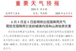 ?今天有35-40位布克的亲朋好友现场看球 赛后排起长队合影留念